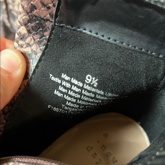 A New Day Women's Black and Brown Ankle Boots 9.5 - Picture 6 of 7